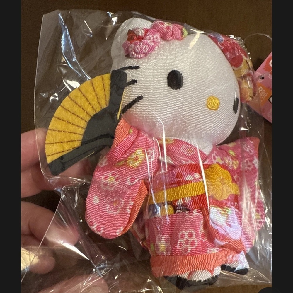 Sanrio Hello Kitty Plush Keychain Japan Exclusive Pink Cherry Blossom Kimono - Picture 3 of 5